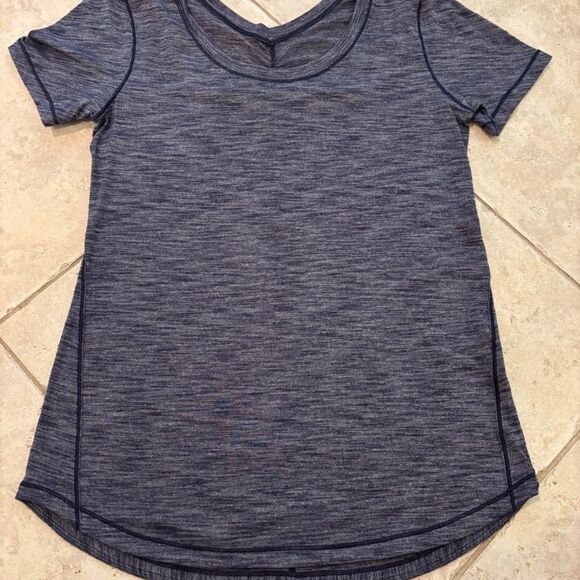 lululemon athletica Women's Blue Micro-stripe Top size 4 - Picture 2 of 2